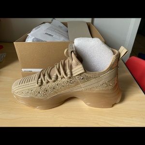 Brand new Maxima Blush Mult sneaker